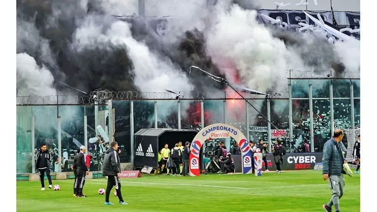 Detenido presunto autor de explosión de balón de helio que dejó tres heridos durante celebración de Colo Colo: se trata de un hombre de 30 años con antecedentes