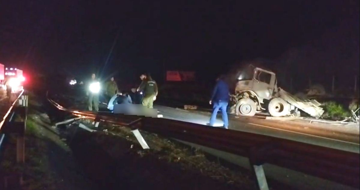 Accidente de tráfico entre vehículo militar y camión civil deja un fallecido y tres heridos en Los Ángeles: se investiga el suceso