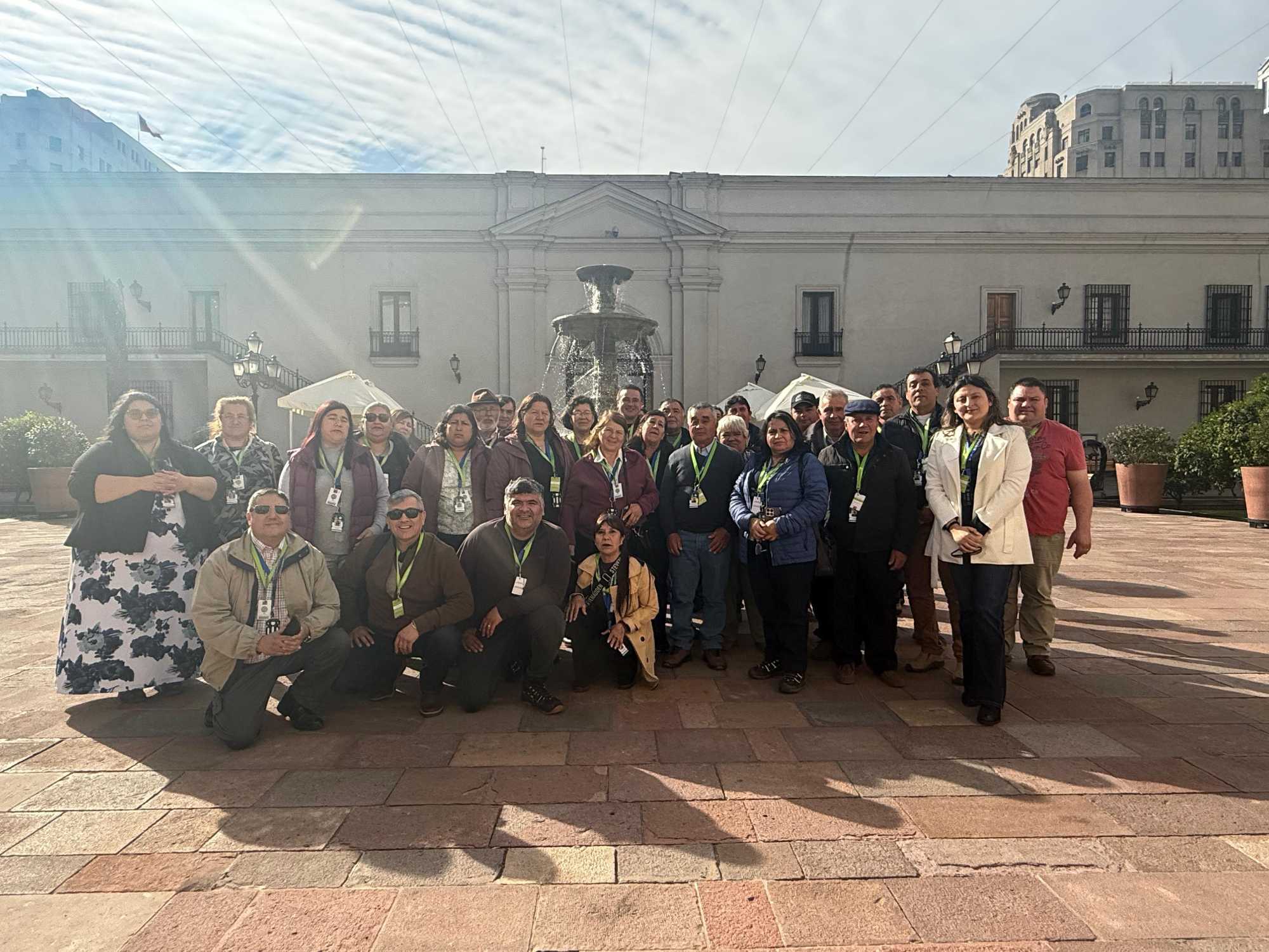 Dirigentes Vecinales de El Carmen viven gira cívica por Valparaíso y Santiago