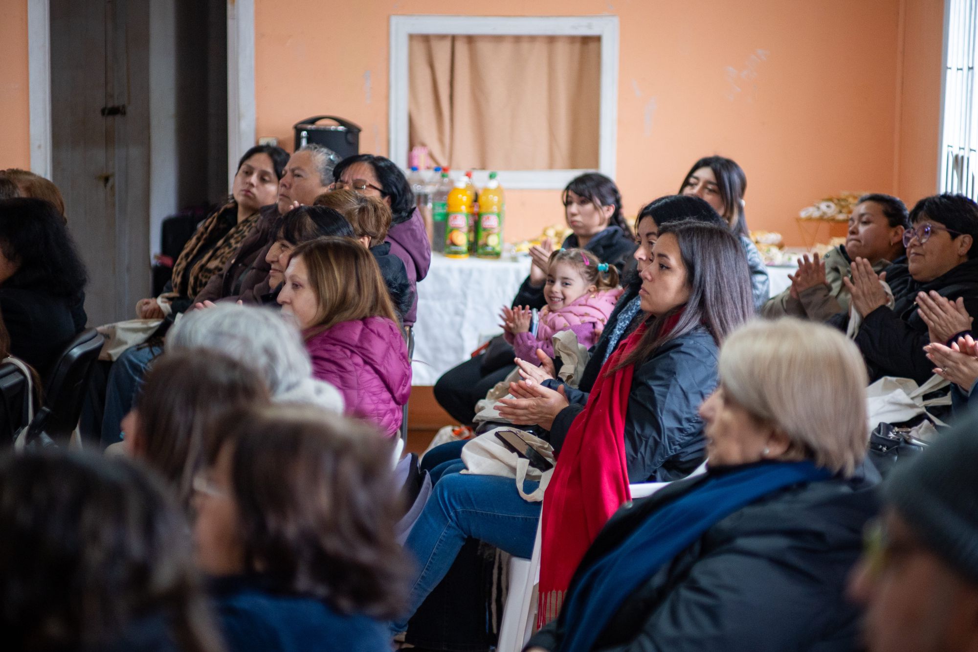 100 emprendedores del Biobío reciben herramientas cruciales para la reactivación de sus negocios tras incendios