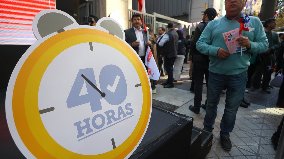 Gobierno propone cambios a ley de 40 horas y espera reglamento de Ley Karin antes de fin de año: Iniciativas buscan mejorar la adaptabilidad laboral