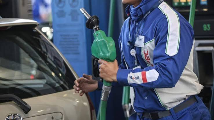 Los precios del petróleo caen por quinta jornada consecutiva: El crudo Brent se establece en US$97,5 y el WTI en US$89,2 tras optimismo por diálogos entre Irán y EE.UU.