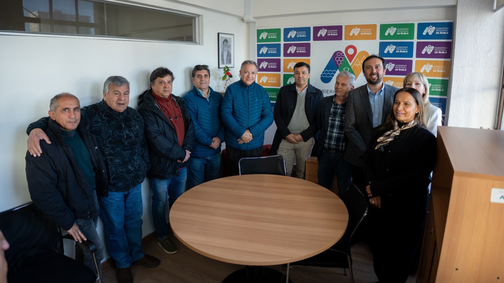 Gobierno Regional de Ñuble renombra Sala de Prensa como homenaje a Julius Cessare Montolivo García en el Día del Trabajador Radial: familiares y colegas celebran su legado