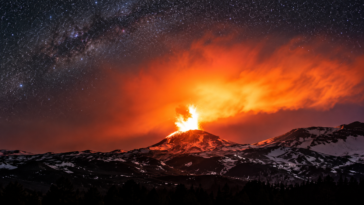 Explosión en el complejo volcánico Nevados de Chillán durante la madrugada: Sernageomin mantiene Alerta Técnica Amarilla y refuerza medidas de seguridad