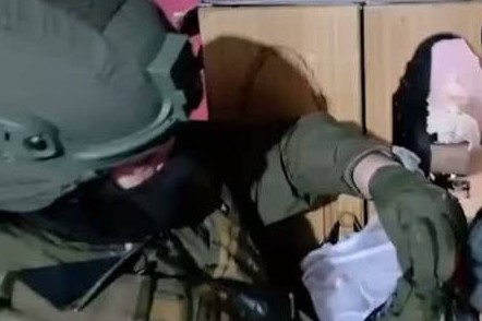 Carabineros realizan allanamientos en Lo Espejo y La Cisterna: incautan $2.100.000 y evidencias relacionadas con...