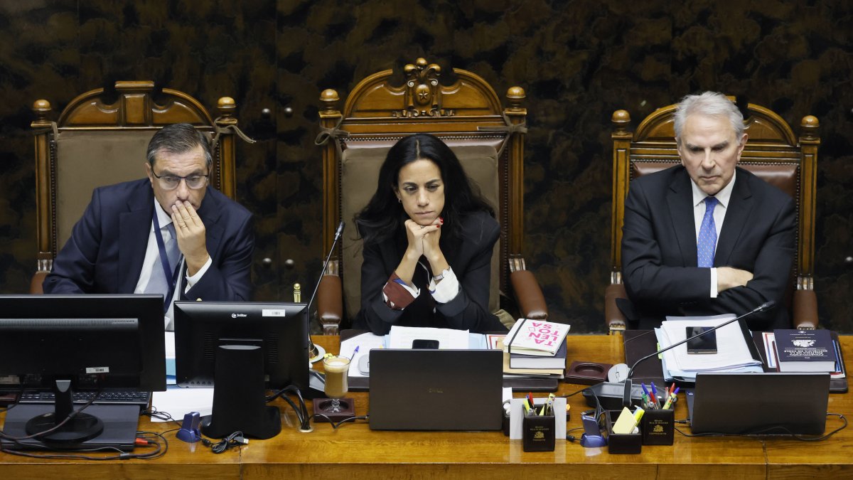 Rechazo de reforma constitucional de Kast reabre conflicto entre derecha y Concertación: Presidenta del Senado decide...