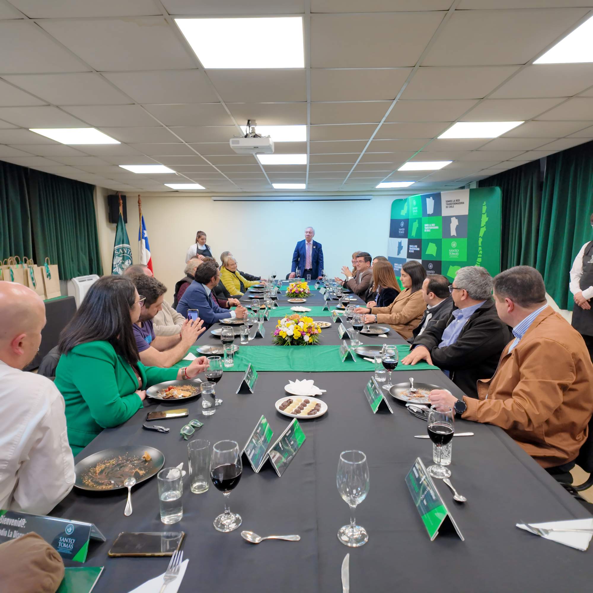 RE: NP: Santo Tomás Chillán realiza homenaje a trabajadores radiales de la Región de Ñuble