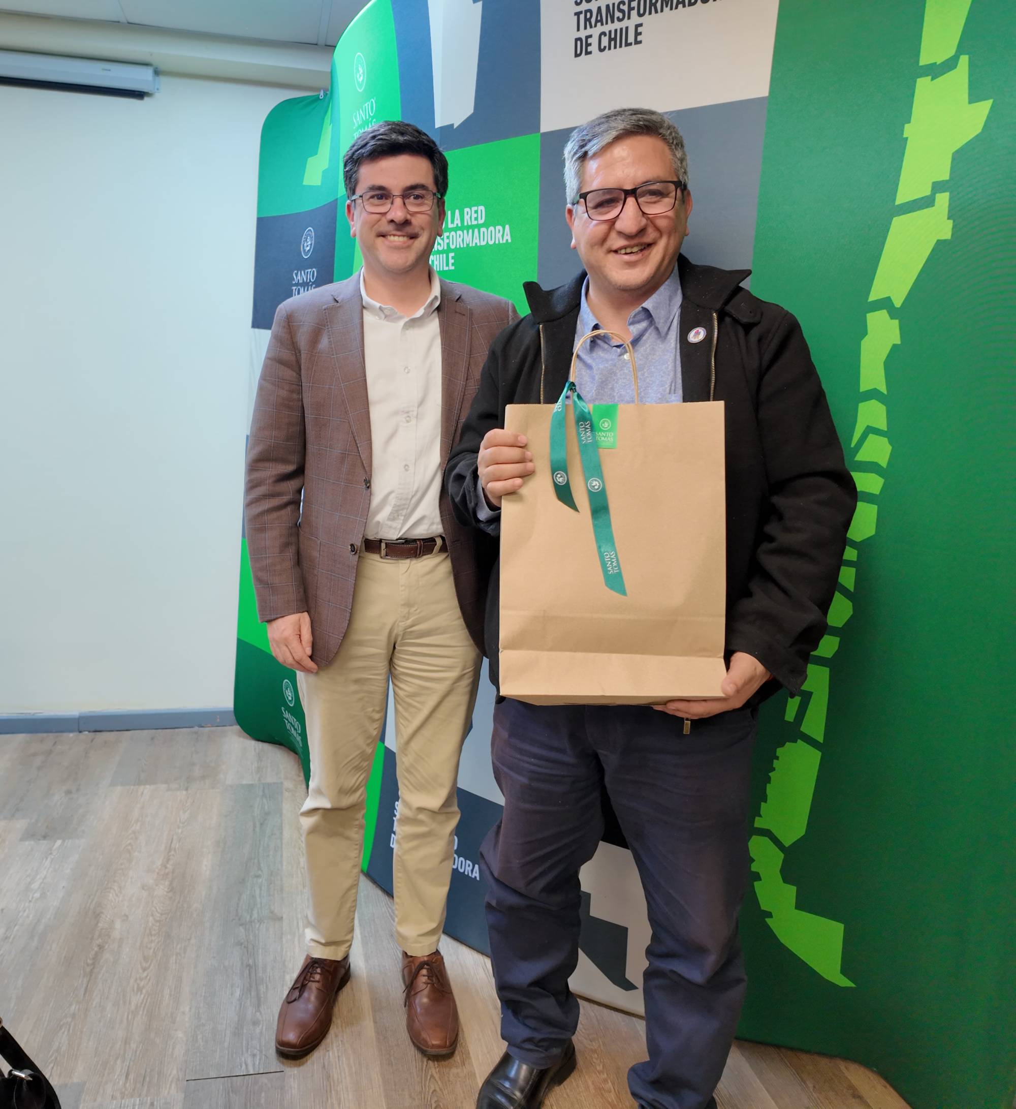 RE: NP: Santo Tomás Chillán realiza homenaje a trabajadores radiales de la Región de Ñuble