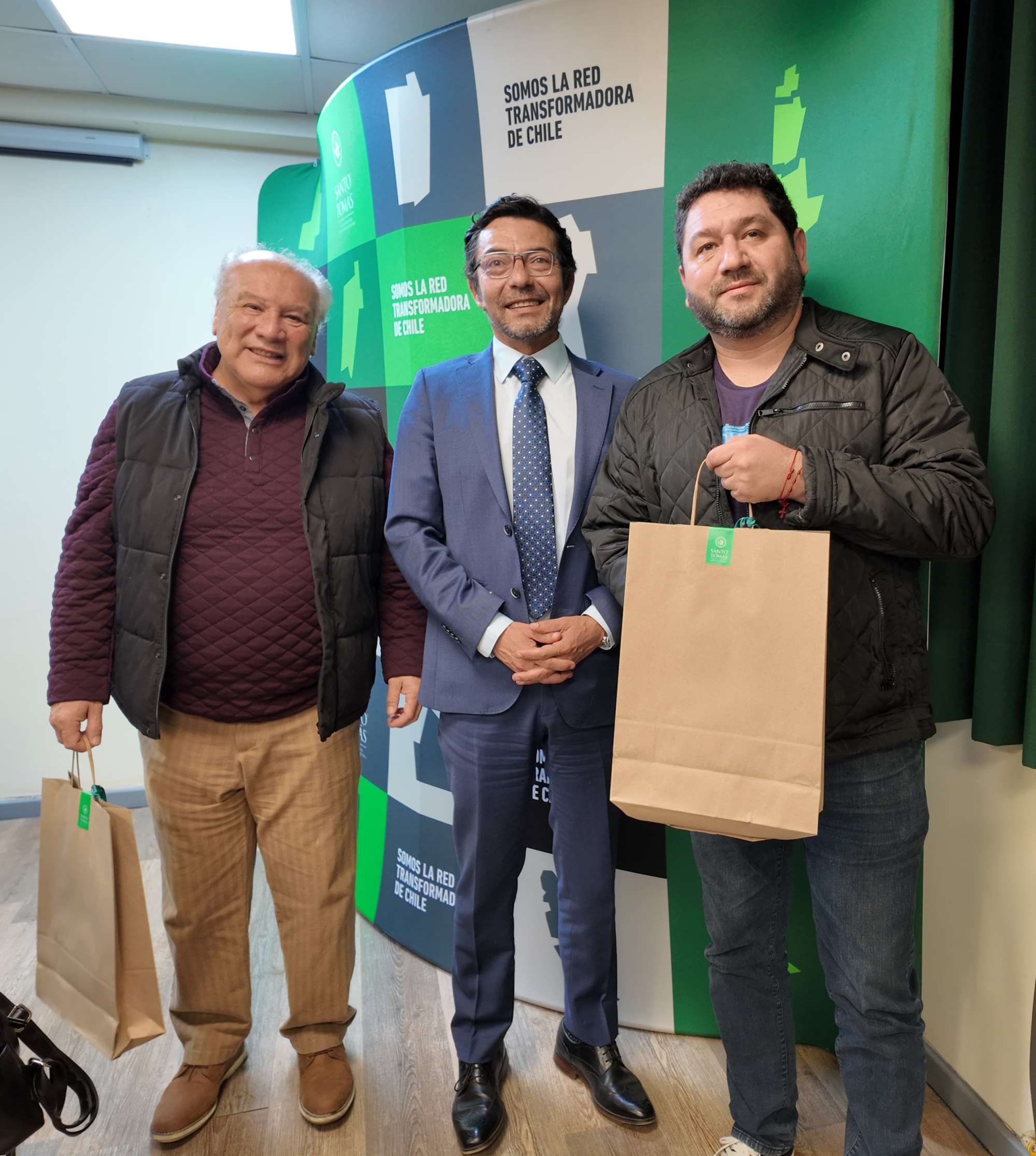 RE: NP: Santo Tomás Chillán realiza homenaje a trabajadores radiales de la Región de Ñuble