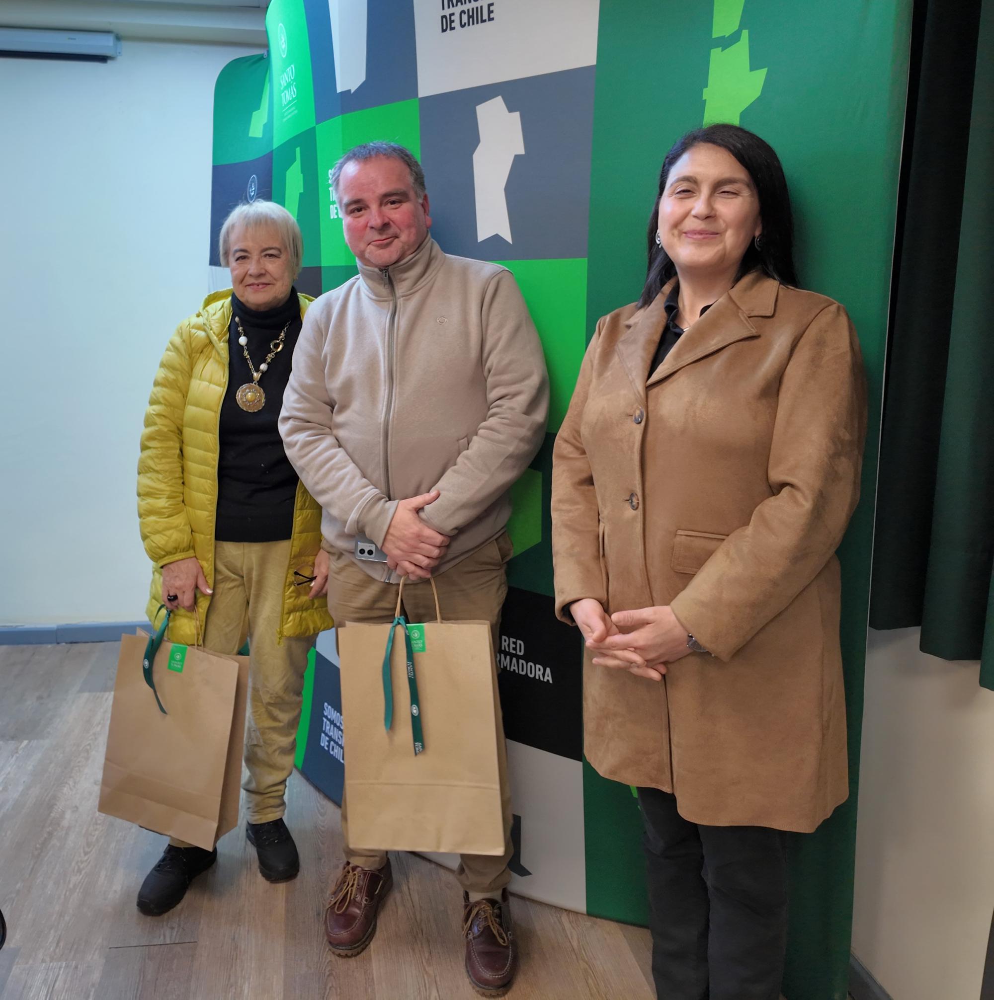 RE: NP: Santo Tomás Chillán realiza homenaje a trabajadores radiales de la Región de Ñuble