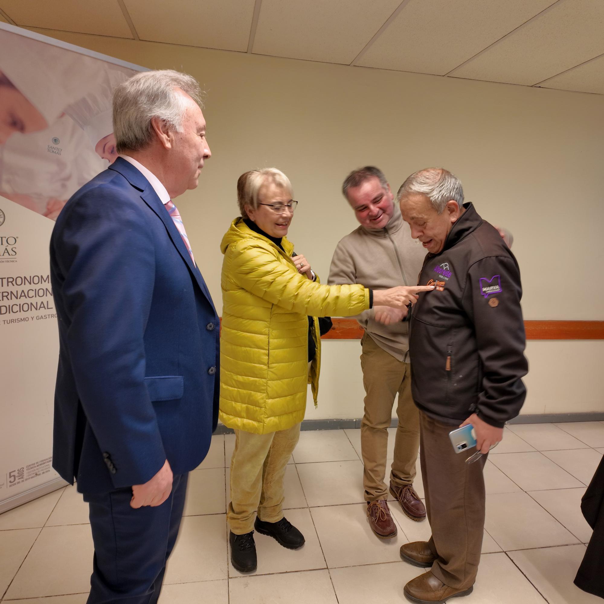 RE: NP: Santo Tomás Chillán realiza homenaje a trabajadores radiales de la Región de Ñuble
