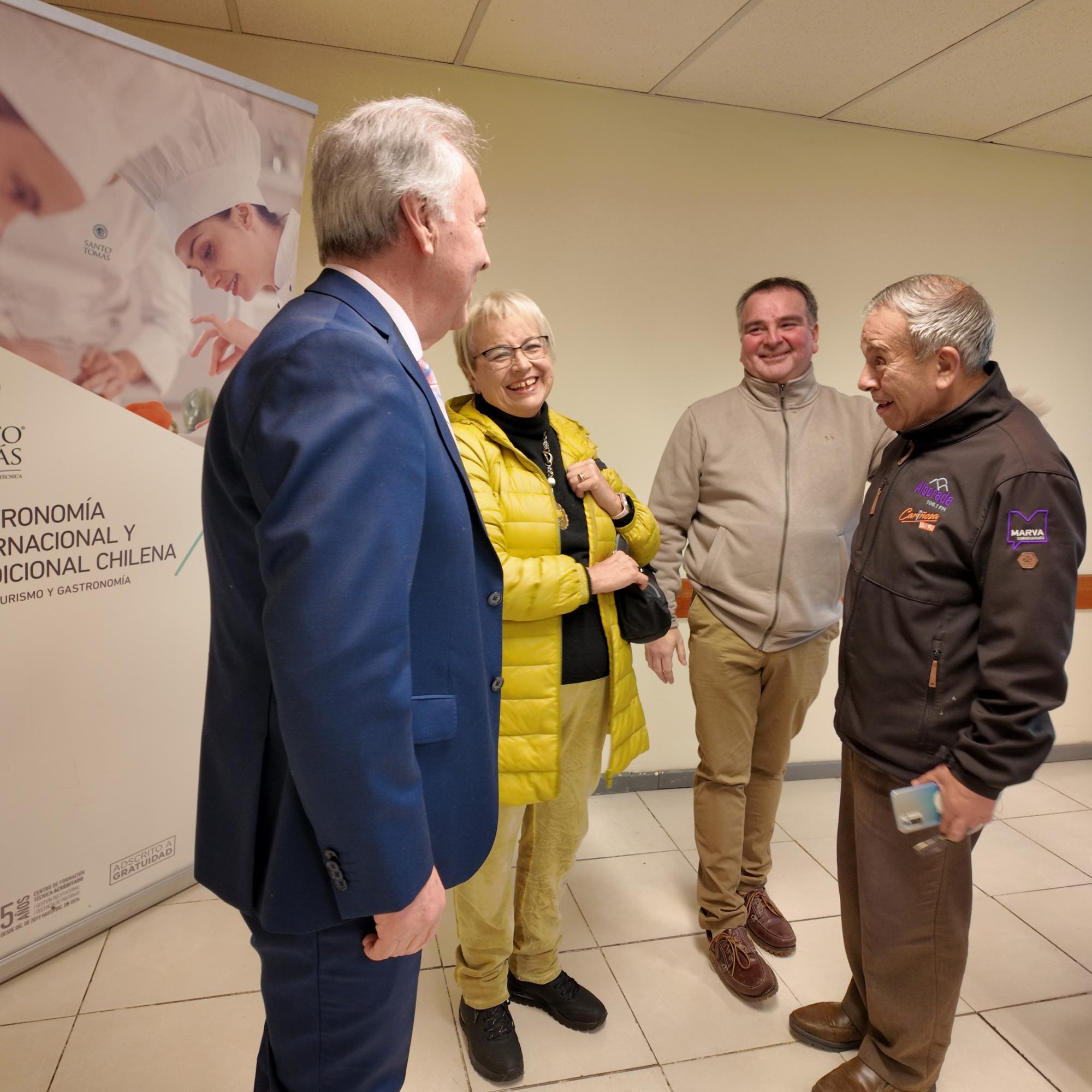 RE: NP: Santo Tomás Chillán realiza homenaje a trabajadores radiales de la Región de Ñuble