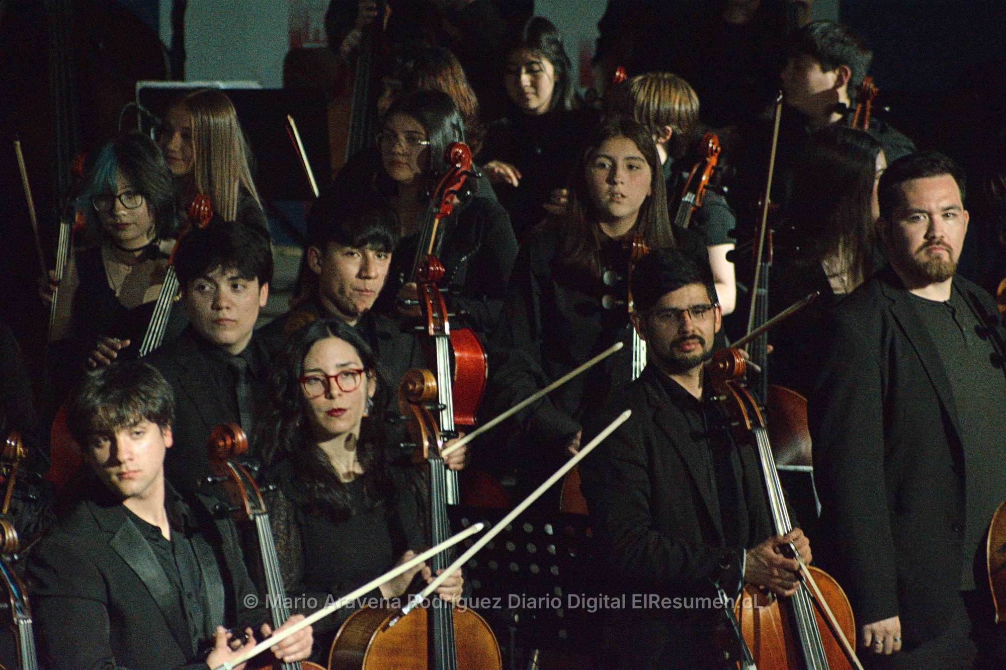 Más de 200 jóvenes músicos cerraron encuentro de orquestas en la Casa del Deporte de Chillán