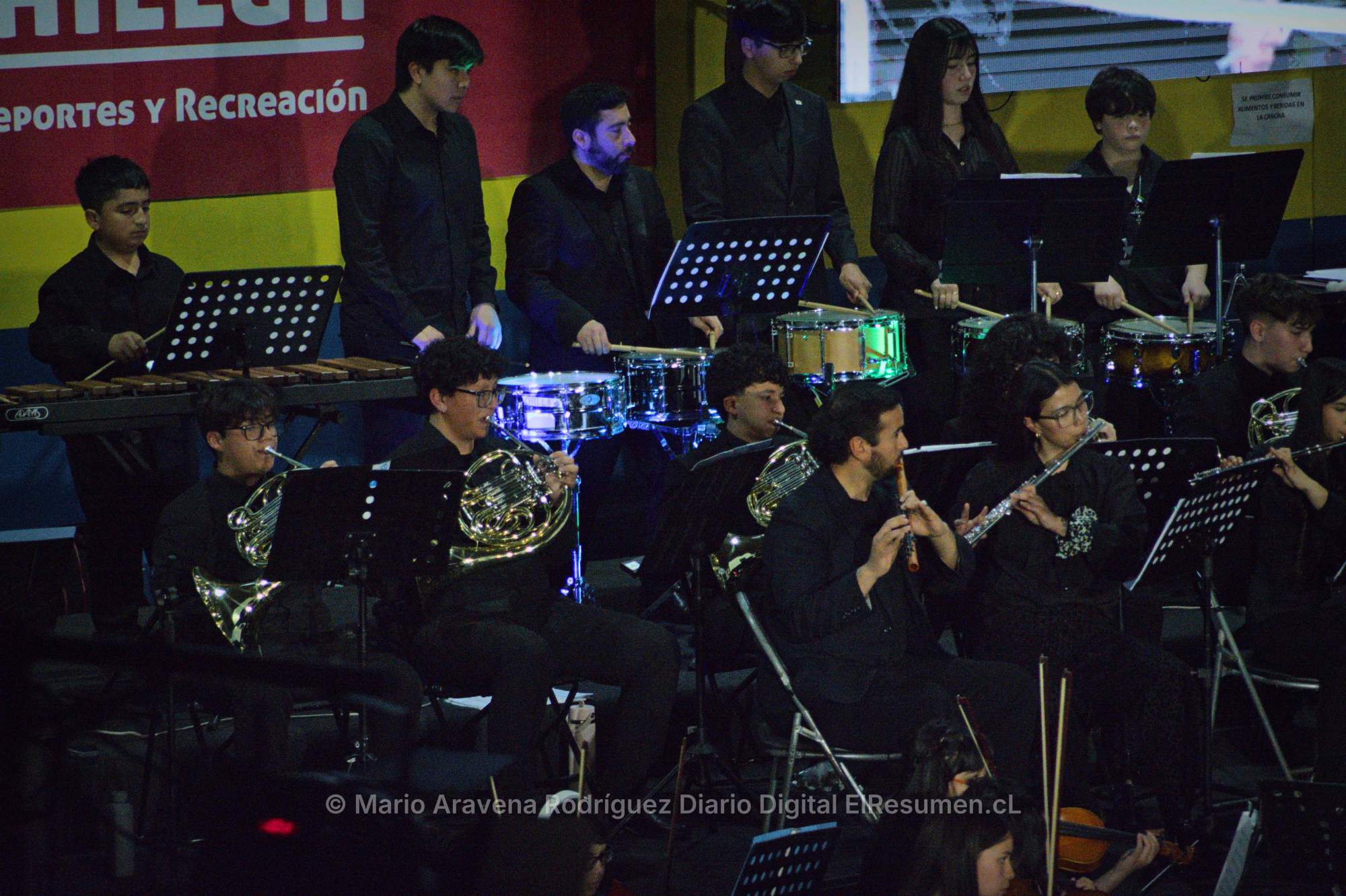 Más de 200 jóvenes músicos cerraron encuentro de orquestas en la Casa del Deporte de Chillán