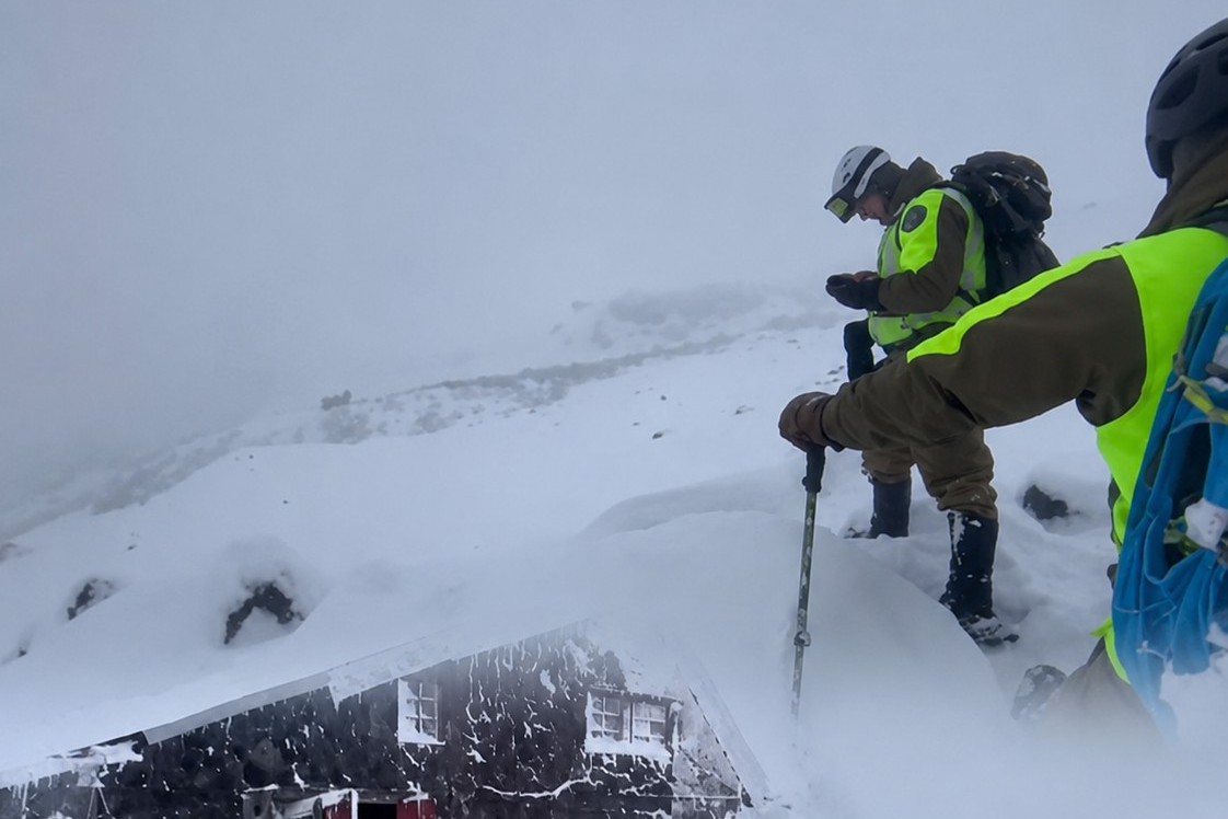 Carabineros realiza exitoso rescate de cuatro excursionistas en el refugio Garganta del Diablo en Ñuble