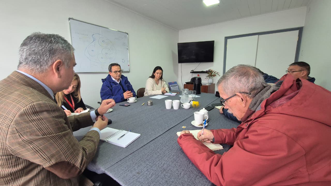 Coordinan acciones para mejorar la conectividad hacia el futuro Cesfam Dr. Federico Puga Borne