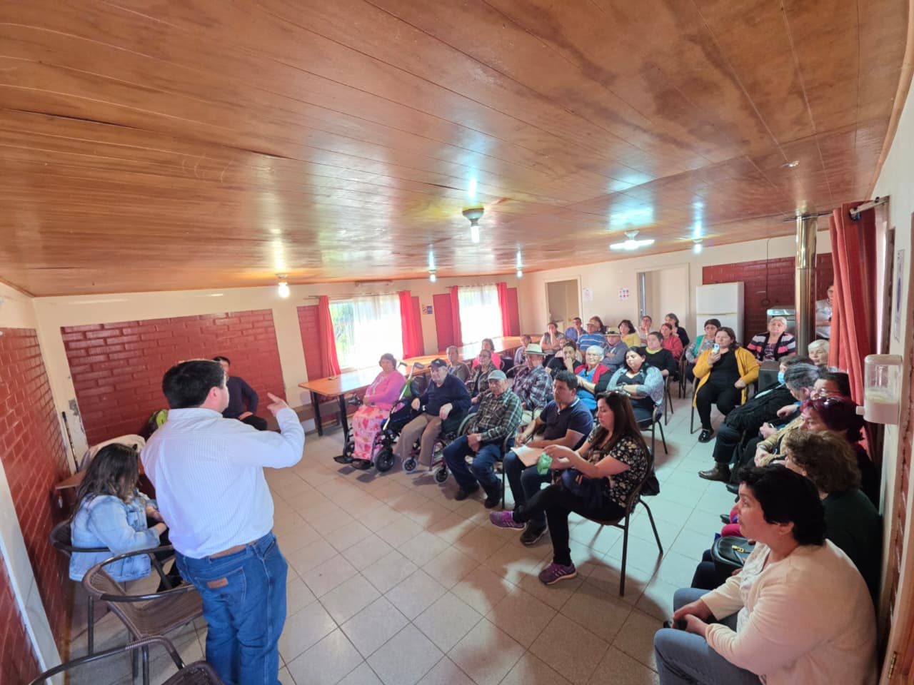 Peligroso socavón cumple un mes en avenida de El Carmen