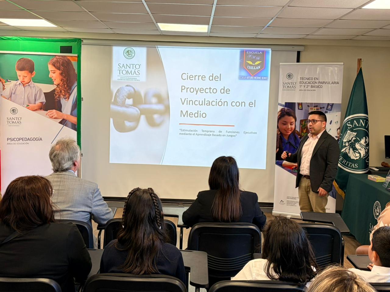 NP: Santo Tomás consolida proyecto de estimulación temprana en la Escuela Arturo Merino Benítez