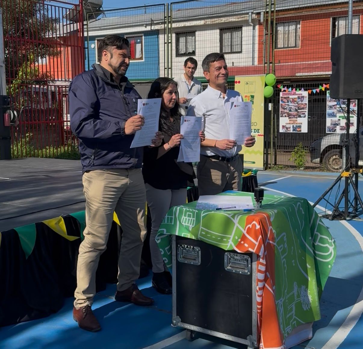 Se lleva a cabo la firma de contrato del programa Quiero Mi Barrio en San Carlos, Chile