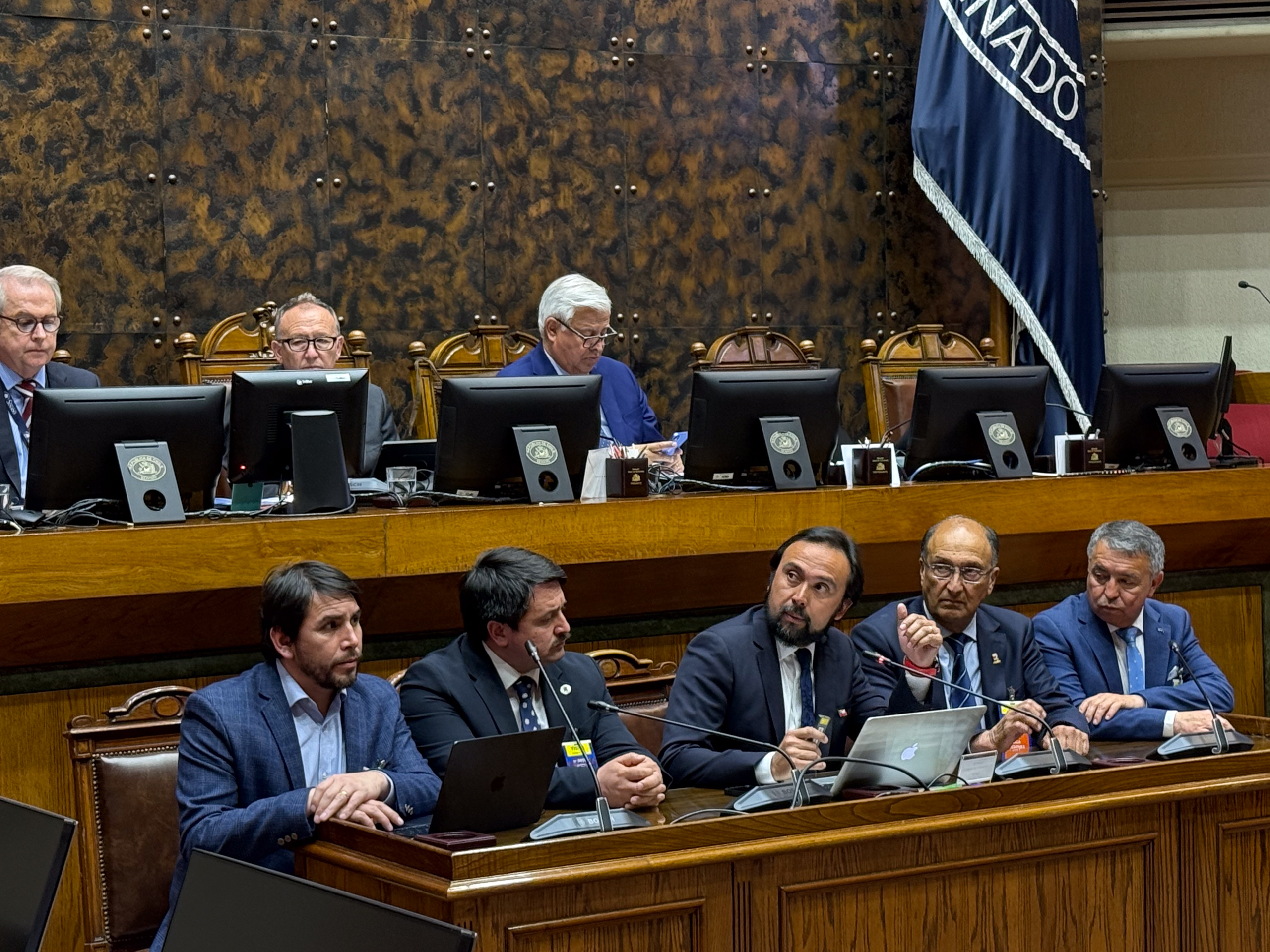 Gobernador Crisóstomo y alcaldes de Ñuble defienden presupuesto en comisión mixta del Senado El Gobernador de la Región de Ñuble, Óscar Crisóstomo, expuso ante la Subcomisión Especial Mixta de Presupuesto del Congreso Nacional en la que defendió la asigna