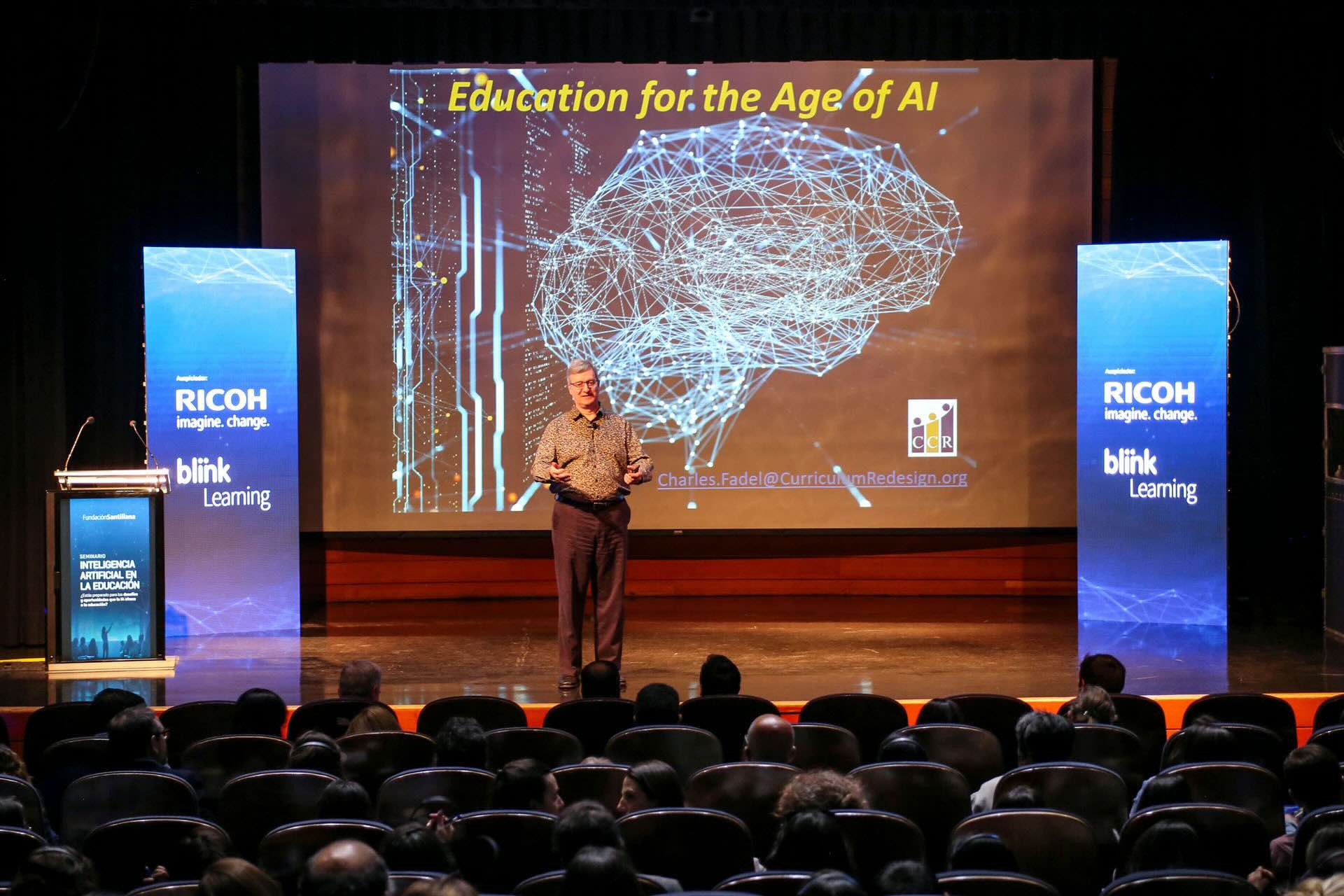 Expertos abordan el papel de la Inteligencia Artificial en la educación en seminario internacional