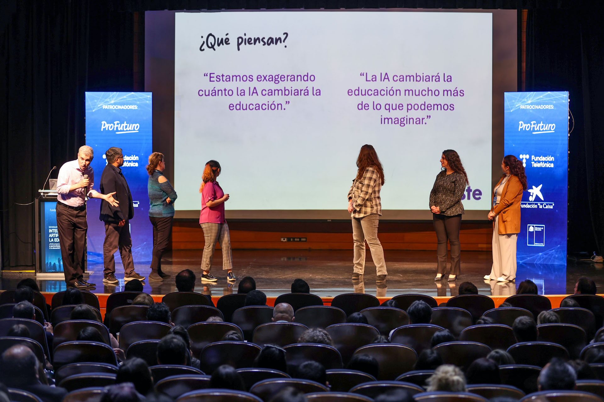 Expertos abordan el papel de la Inteligencia Artificial en la educación en seminario internacional
