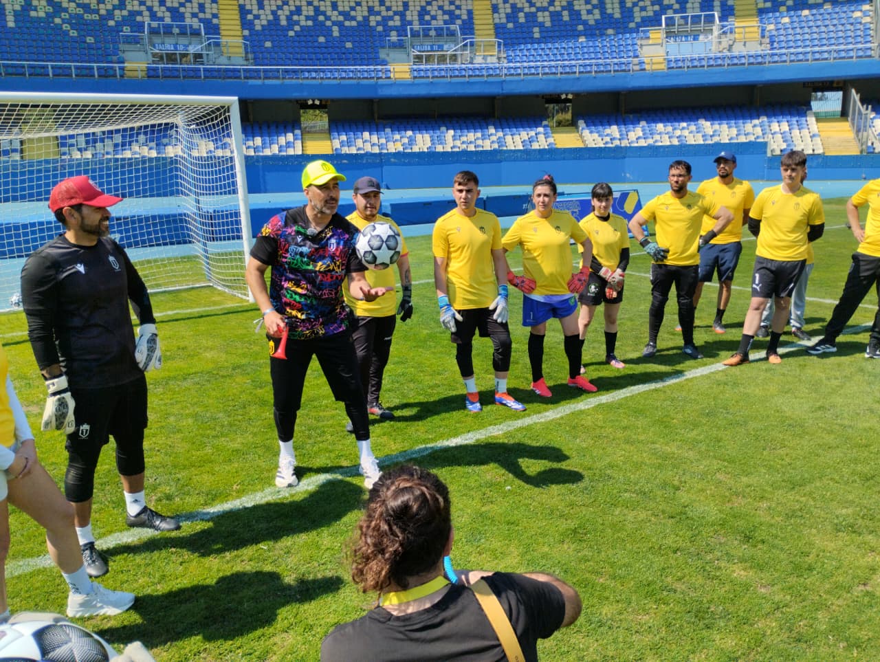 Claudio Bravo llevó clínica deportiva a Concepción