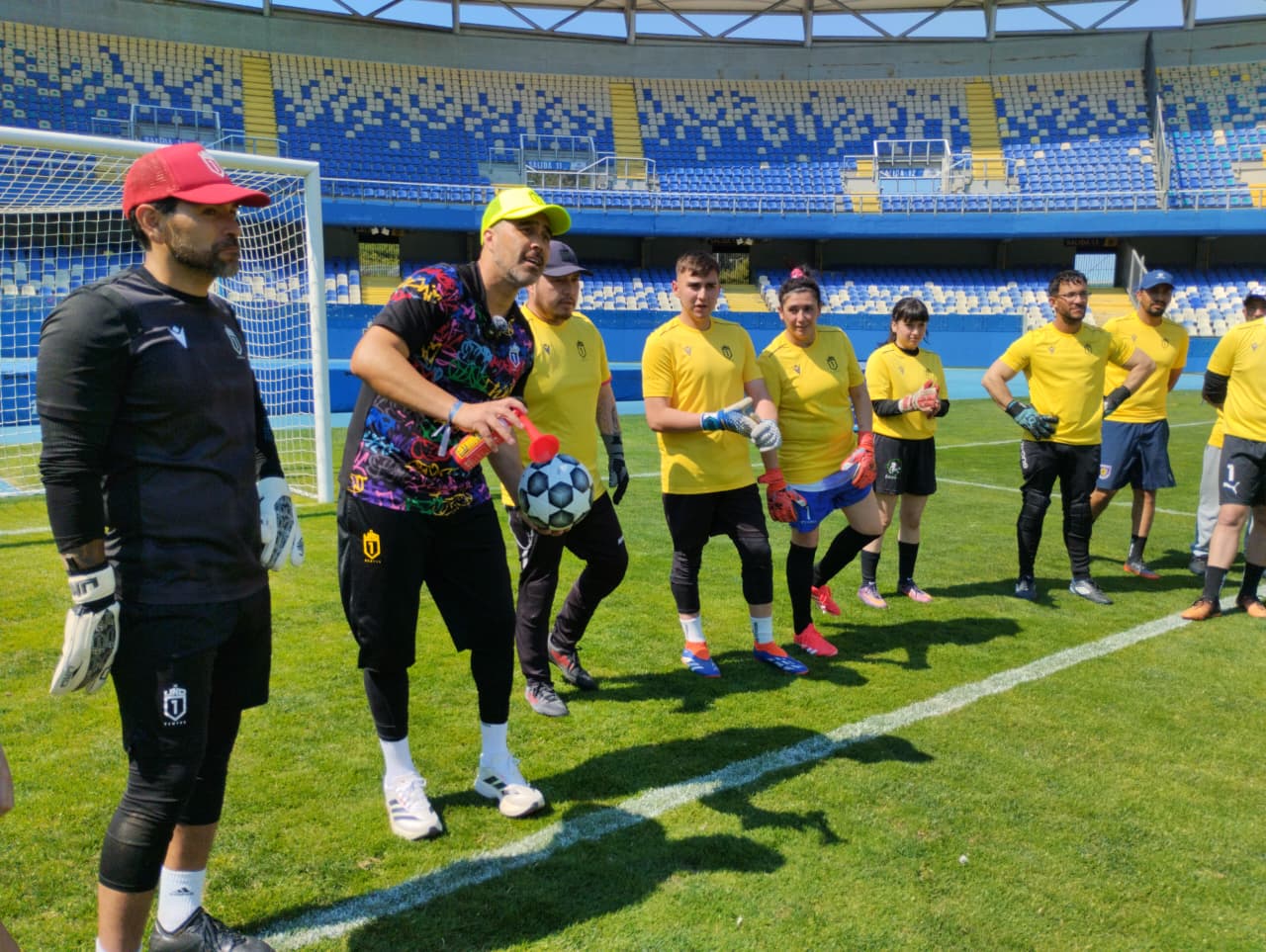 Claudio Bravo llevó clínica deportiva a Concepción
