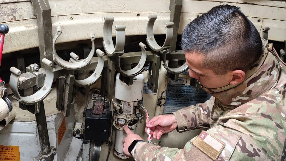 La V División de Ejército de Chile capacita a especialistas en el sistema Leopard 1V