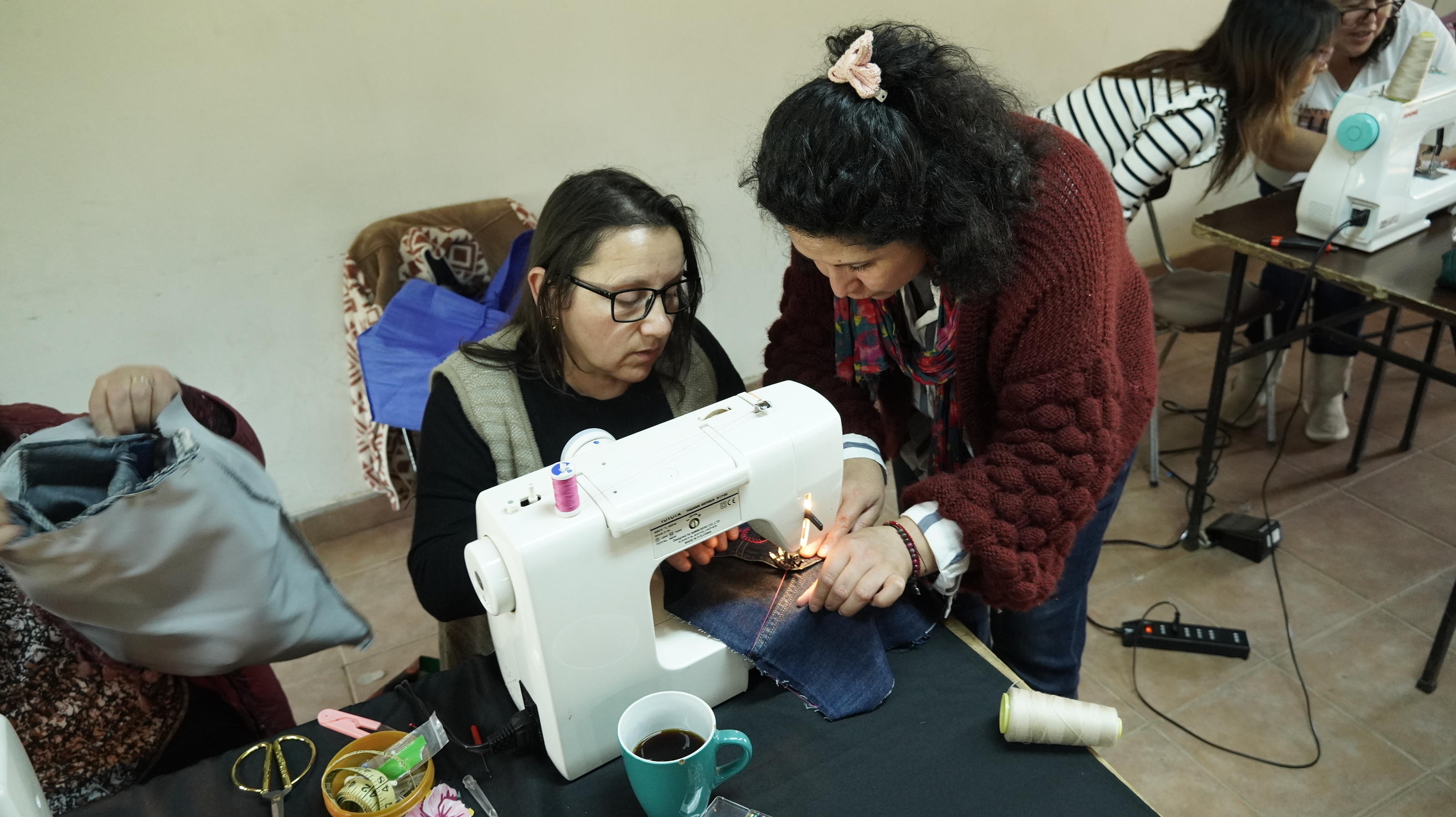Rucapequén: Taller de Costura Comunitario