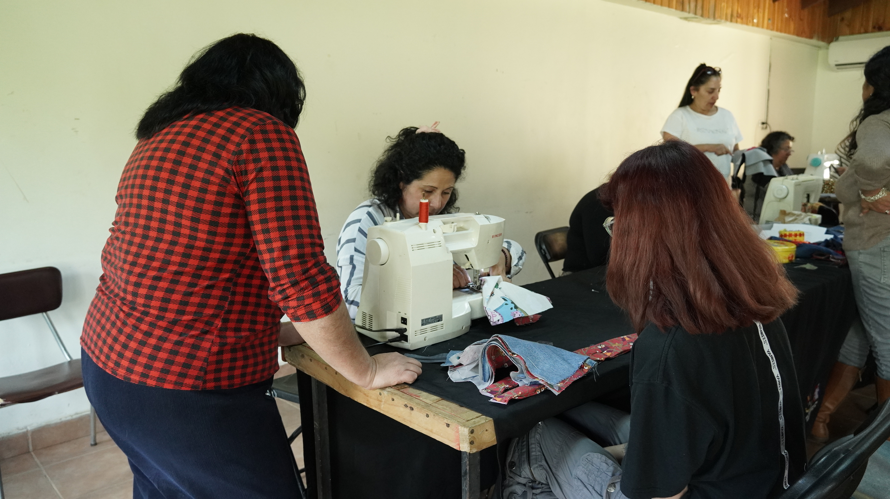 Rucapequén: Taller de Costura Comunitario