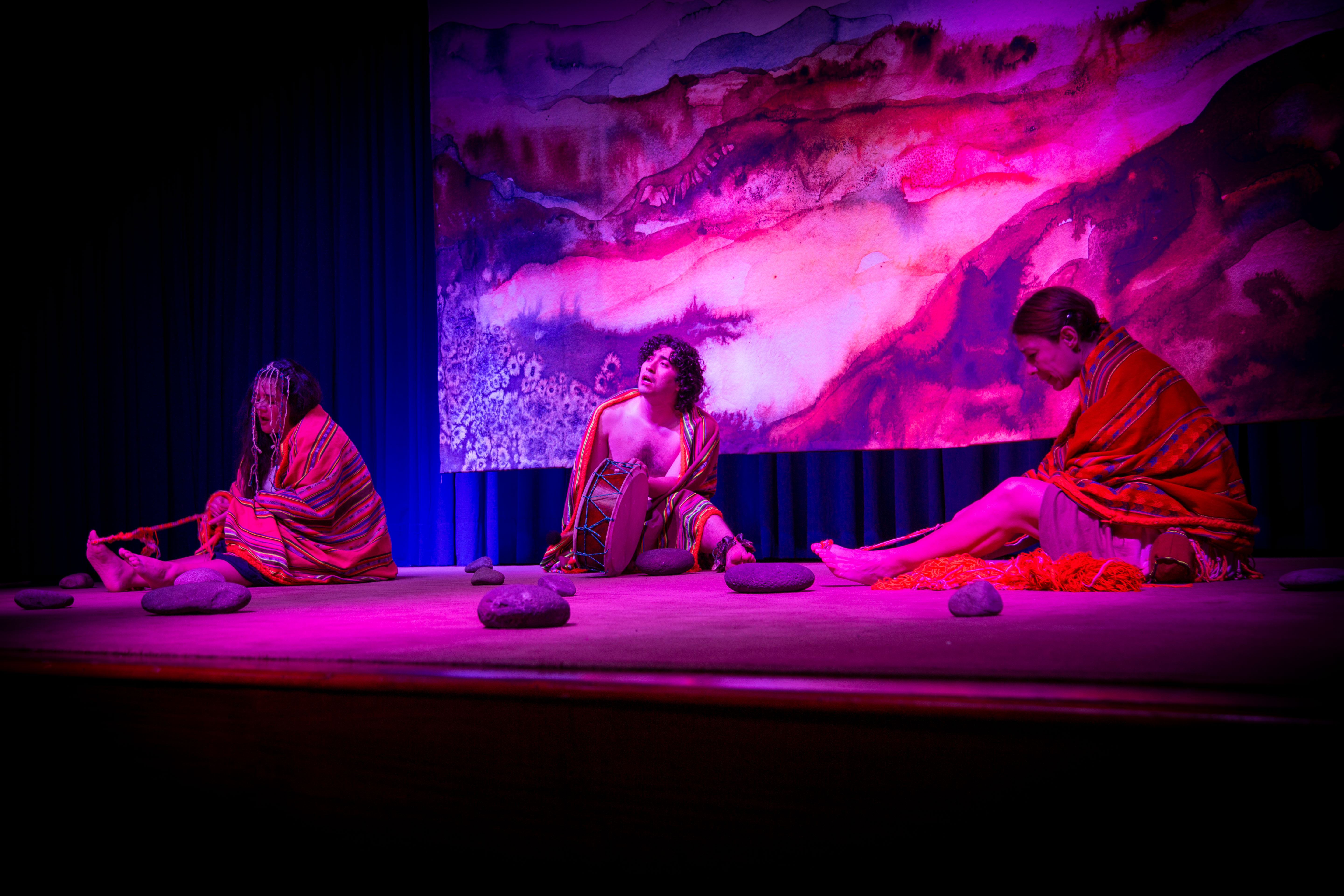 Escolares de distintos establecimientos disfrutan obra de teatro "Dulcinea Encadenada"