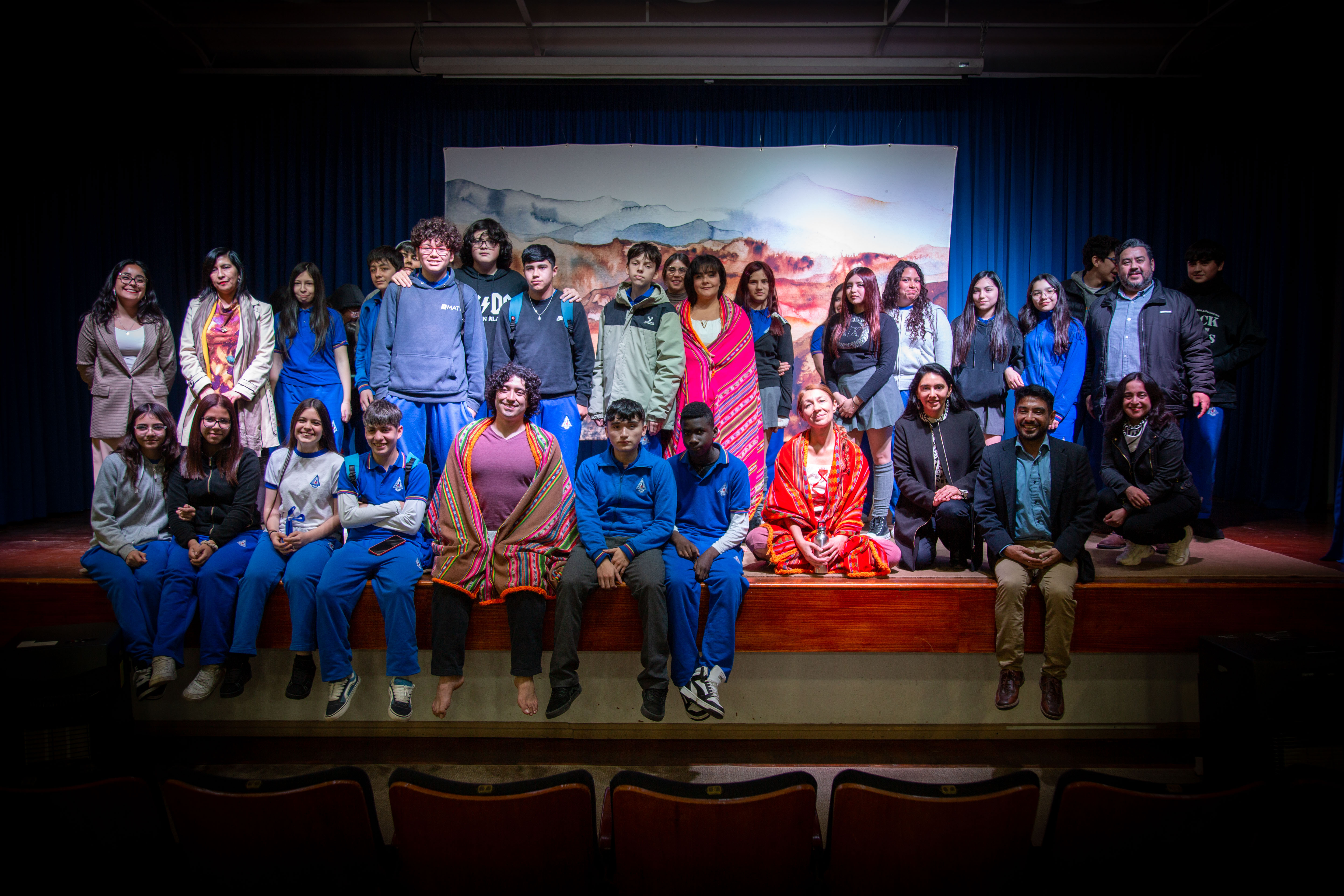 Escolares de distintos establecimientos disfrutan obra de teatro "Dulcinea Encadenada"