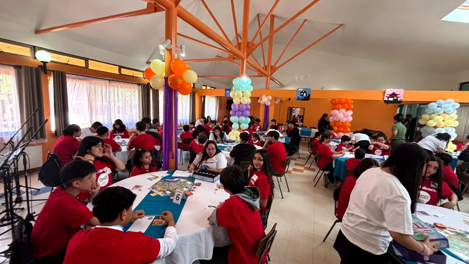 Estudiantes de Biobío, Maule y Ñuble se preparan para la final del torneo “Creamos Futuro”