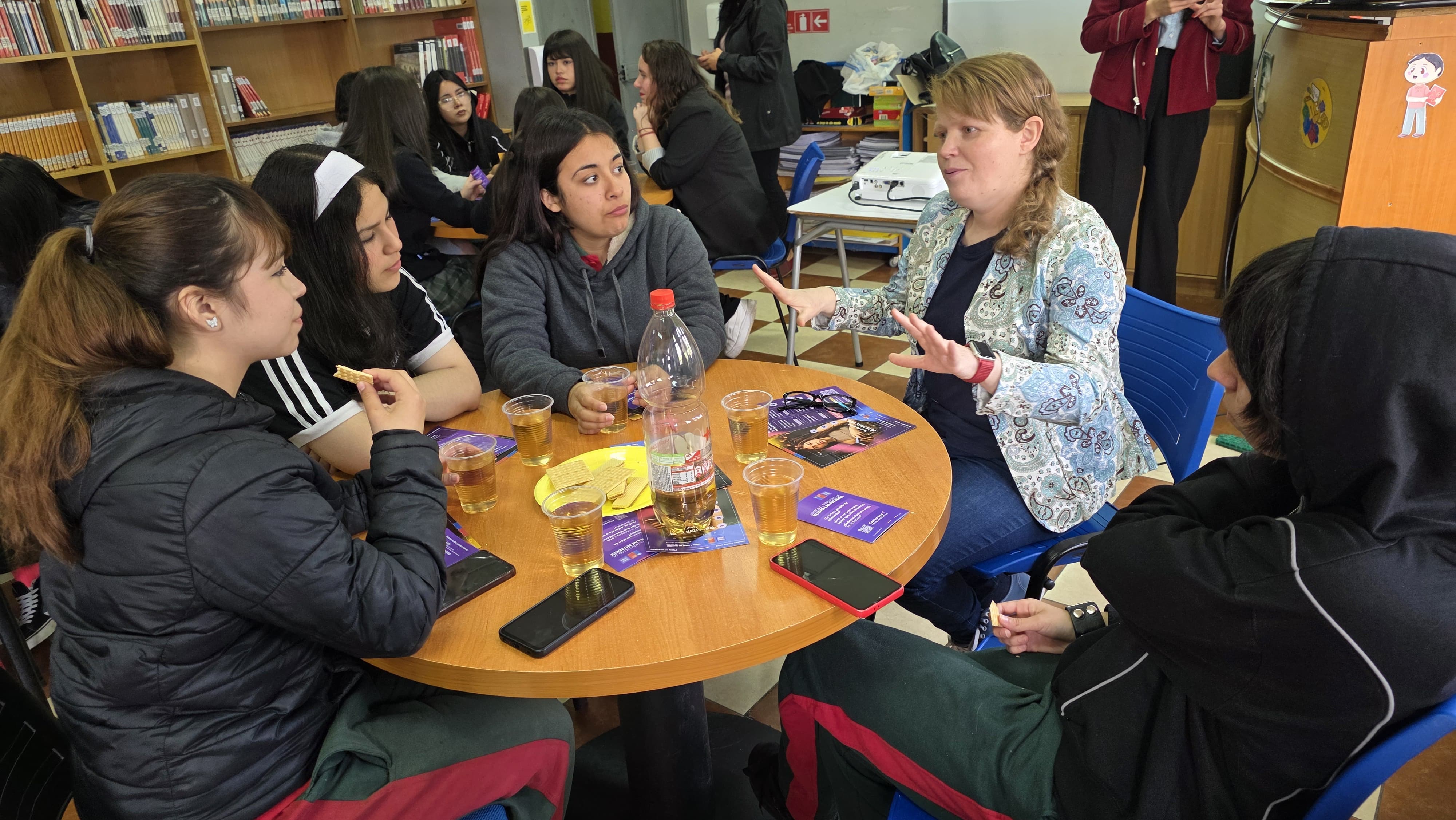 Mujeres científicas de Ñuble compartieron sus experiencias con alumnas del Liceo República de Italia de Chillán