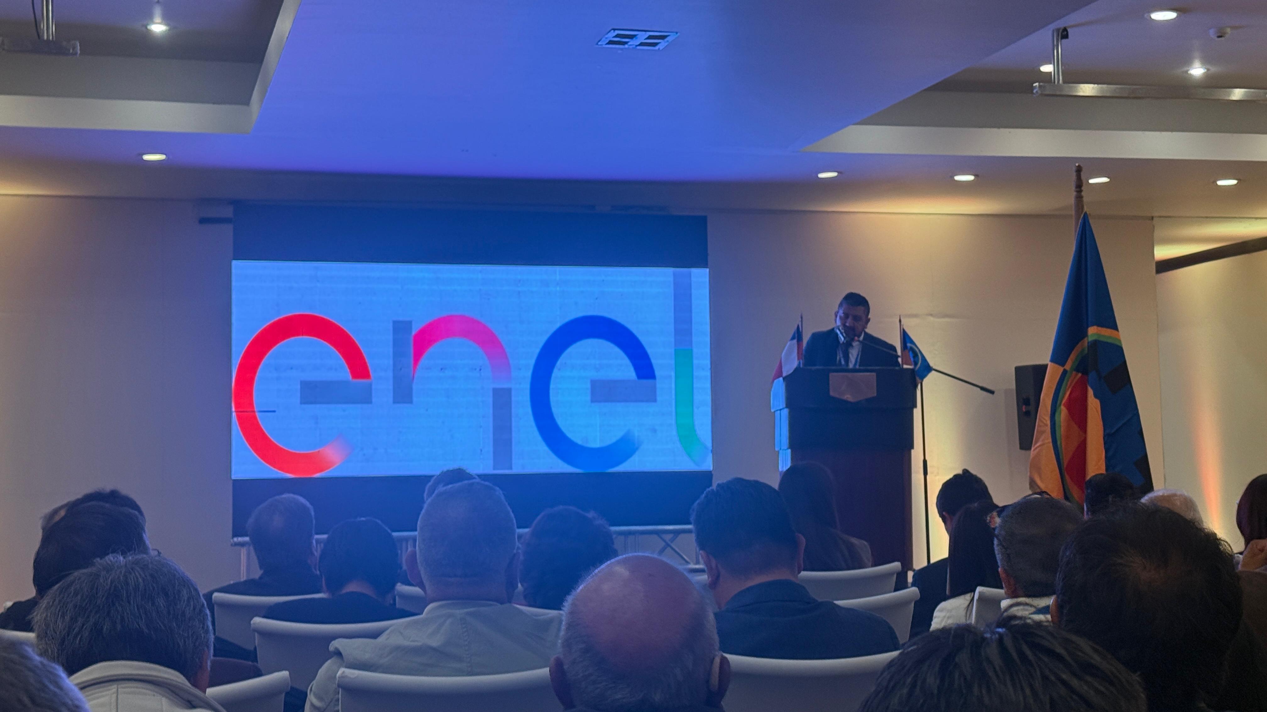 CON FOCO EN LA ELECTROMOVILIDAD Y EL RECAUDO ELECTRÓNICO : MÁS DE 100 DIRIGENTES DEL TRANSPORTE MAYOR URBANO SE REUNIERON EN CALAMA