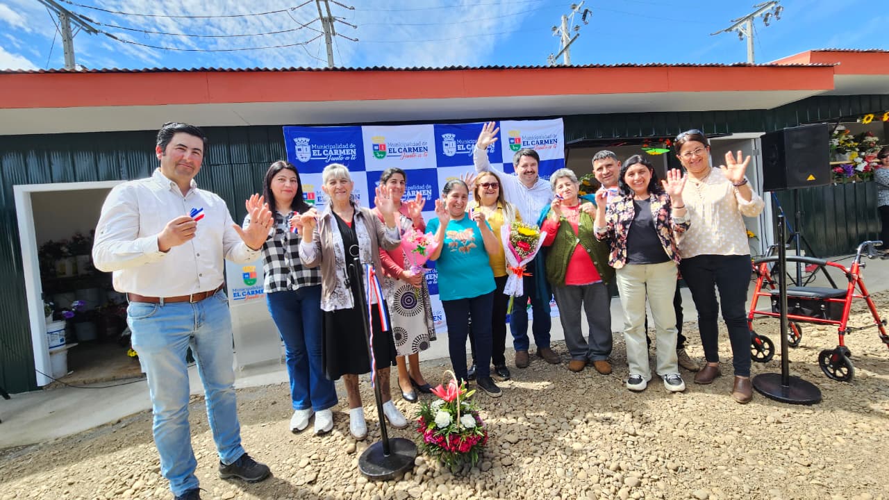La Municipalidad de El Carmen inaugura nuevos kioscos para floristas en la comuna