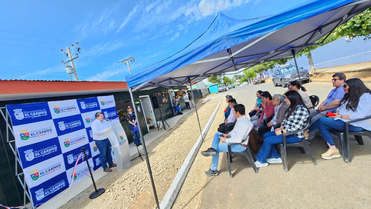 Inauguran nuevos kioscos para las floristas de El Carmen