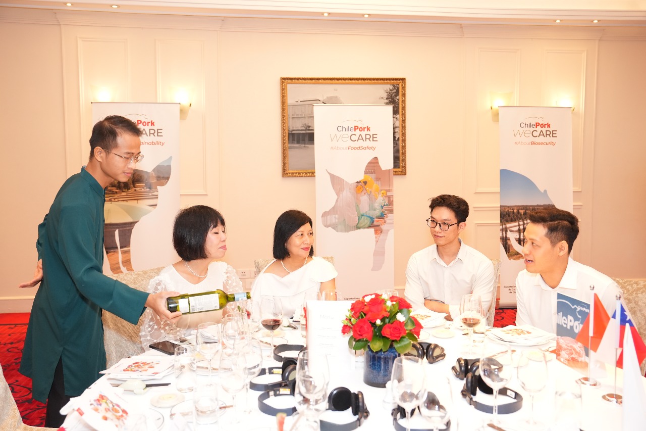 Exportadores de carne de cerdo chilena participan en importante evento en Vietnam