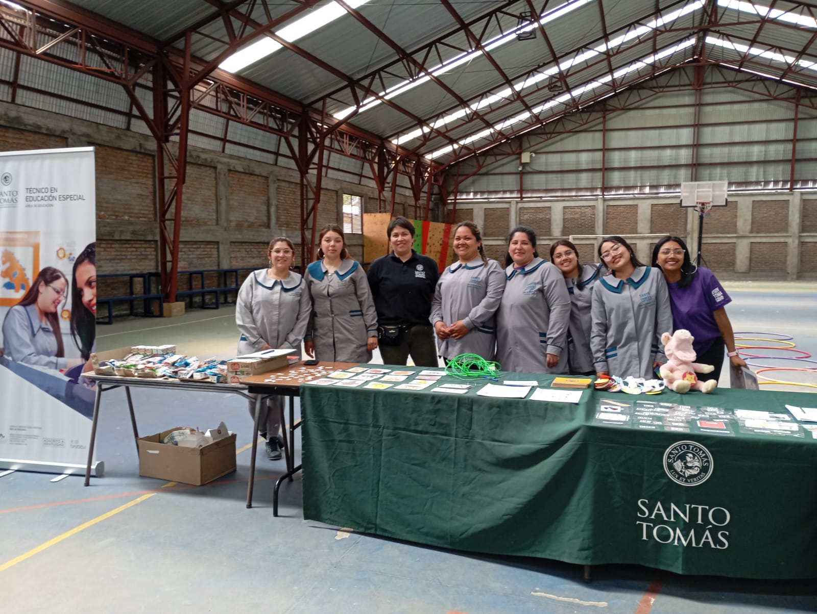 NP: Santo Tomás desplegó una triple jornada de docencia vinculada en la población Vicente Pérez Rosales