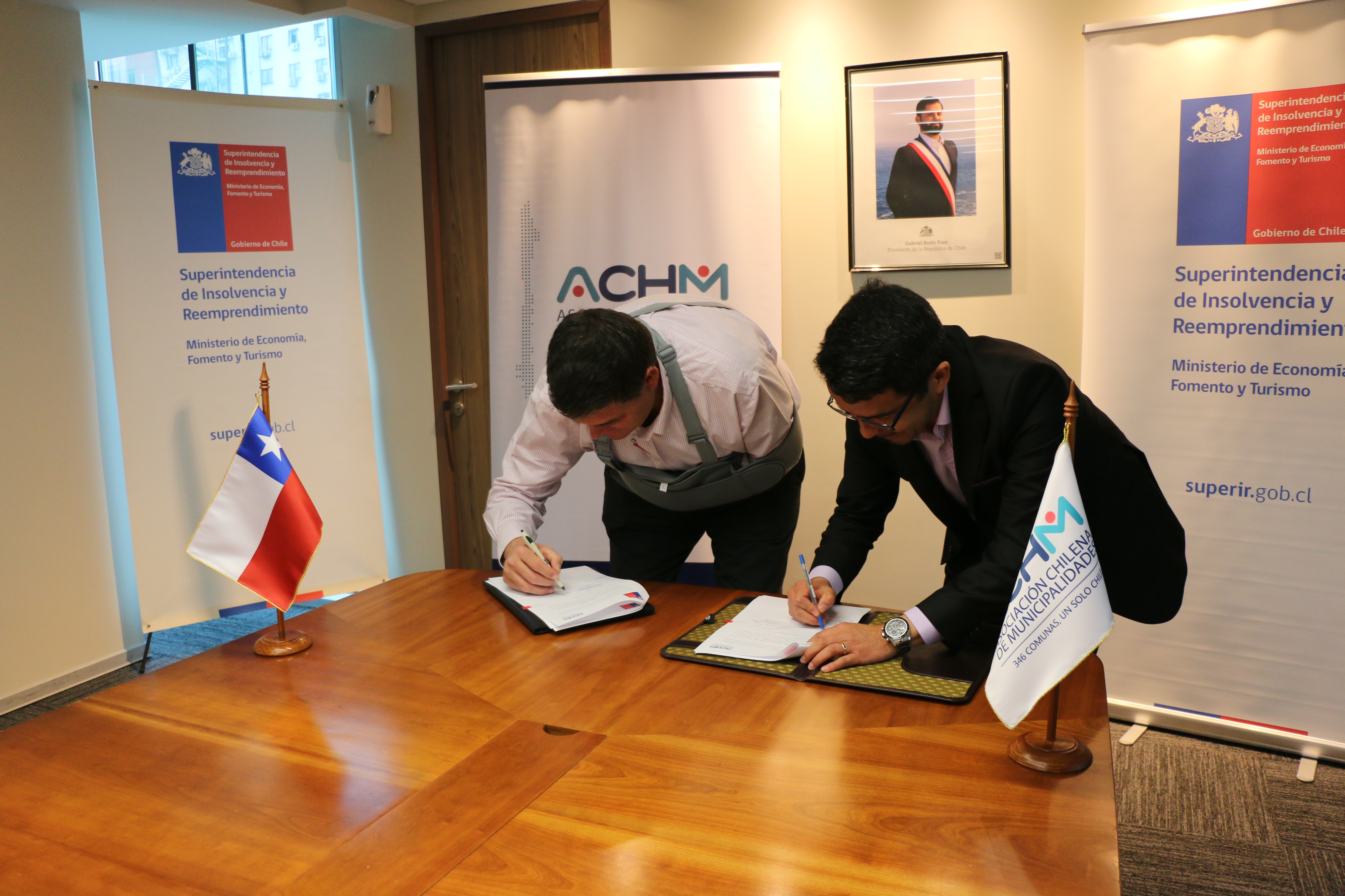 COMUNICADO DE PRENSA: Superintendencia de Insolvencia y Reemprendimiento y Asociación Chilena de Municipalidades firman convenio para fortalecer la educación financiera y el apoyo a emprendedores locales