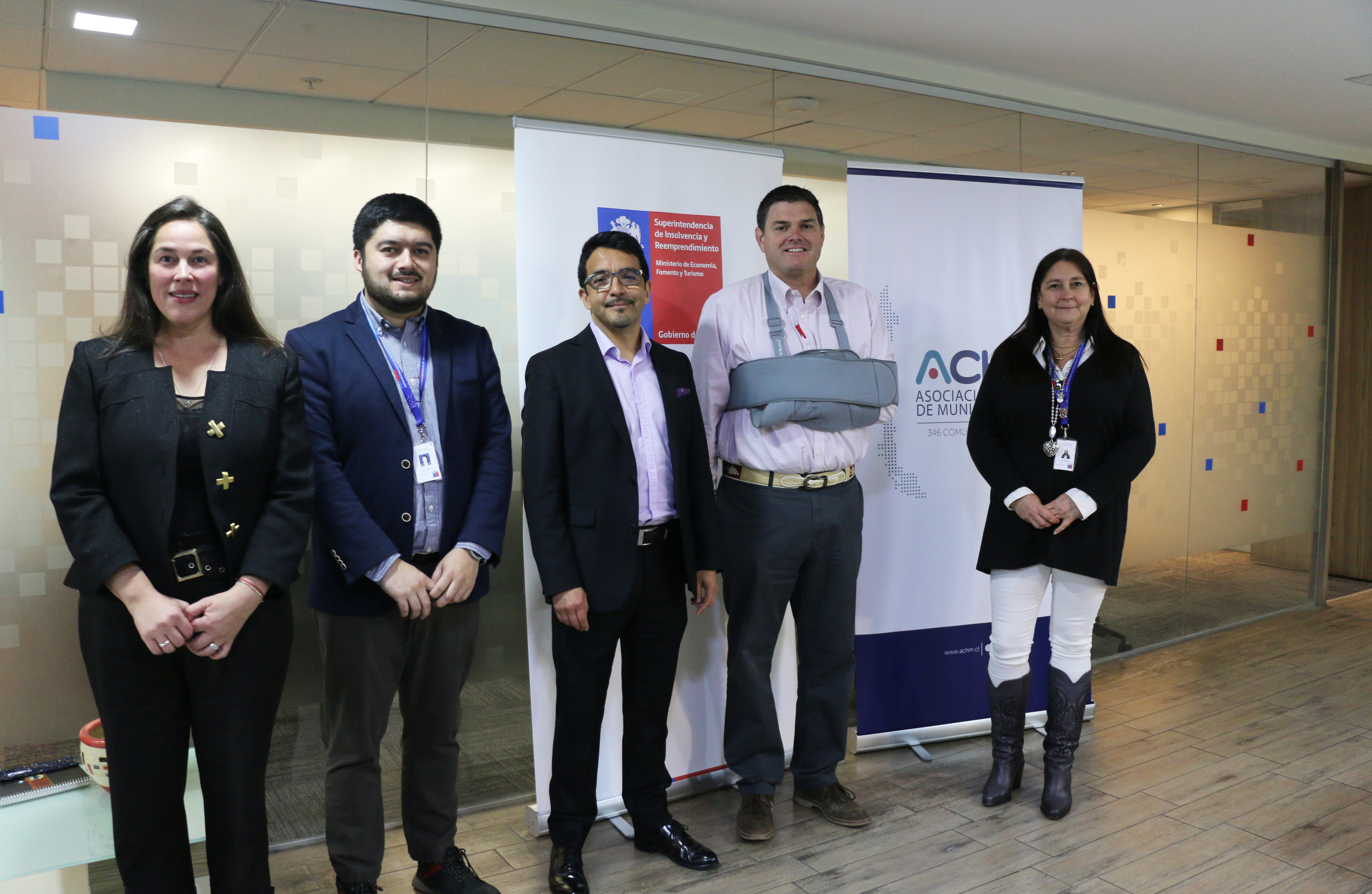 Superintendencia de Insolvencia y Asociación Chilena de Municipalidades firman convenio para apoyar a emprendedores
