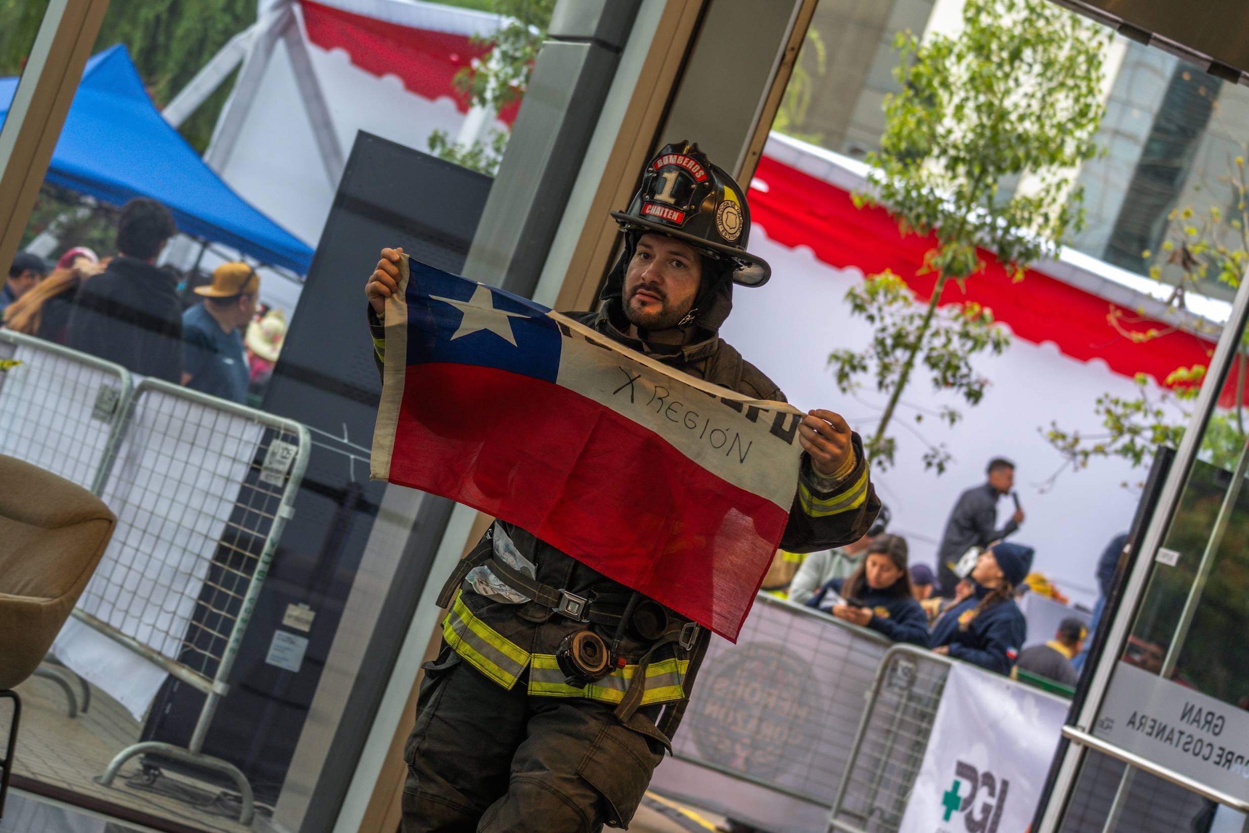 Récord de 2.300 bomberos celebran 10° aniversario  de “Corremos por la Vida” en el Costanera Center