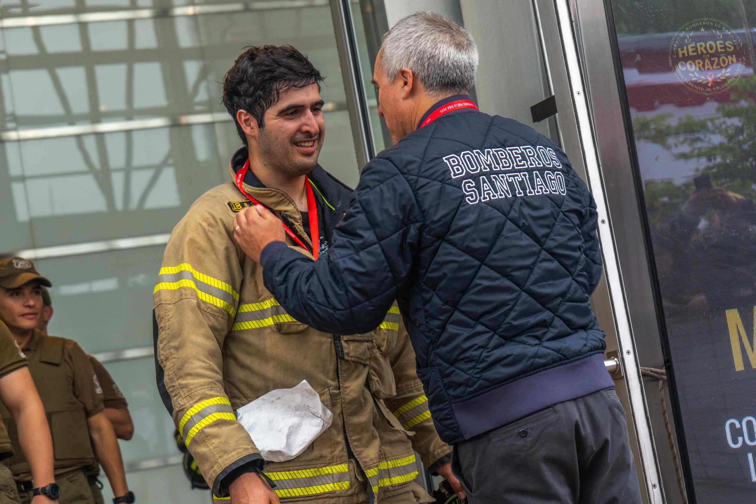 Récord de 2.300 bomberos celebran 10° aniversario  de “Corremos por la Vida” en el Costanera Center