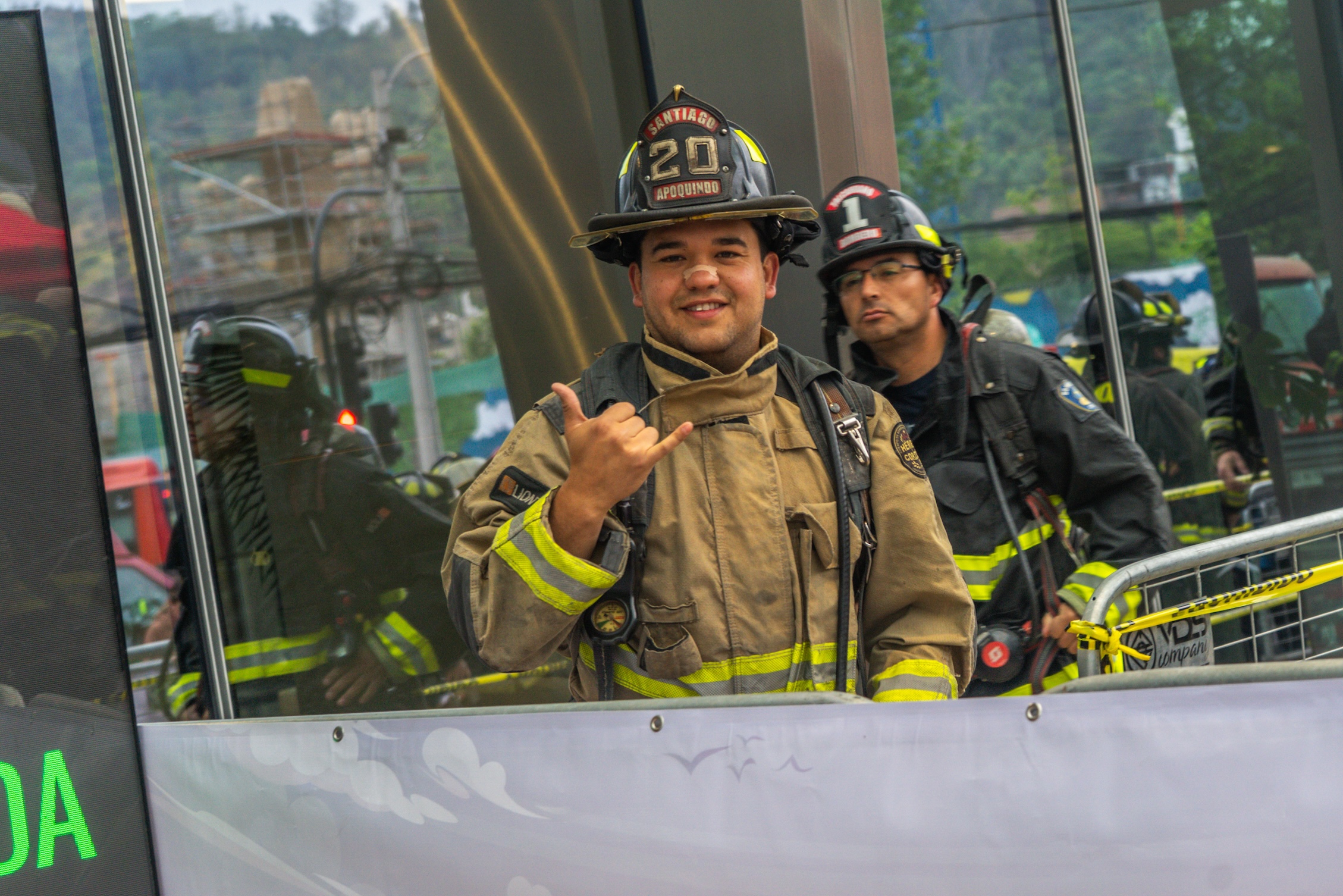 Récord de 2.300 bomberos celebran 10° aniversario  de “Corremos por la Vida” en el Costanera Center