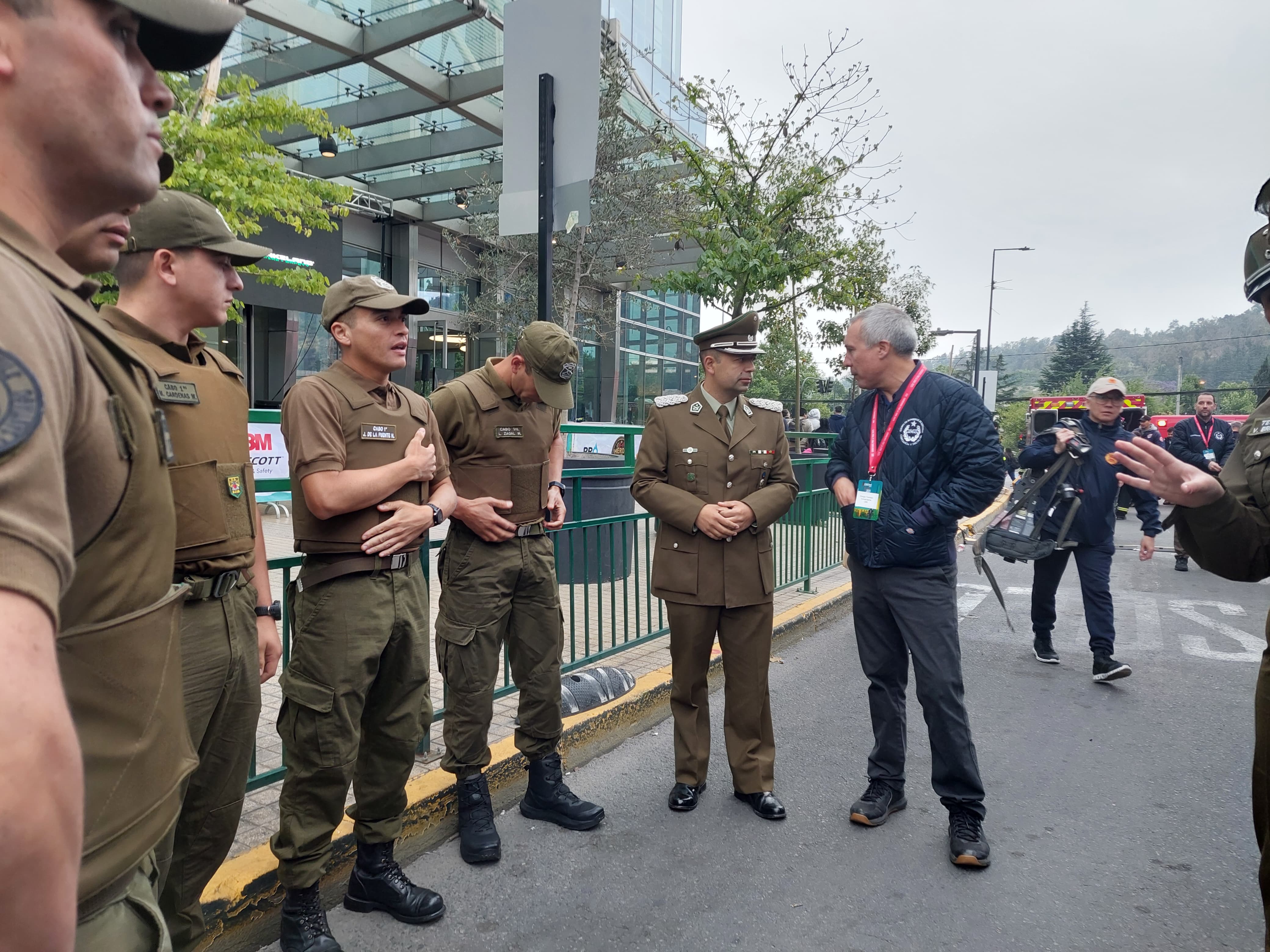 Récord de 2.300 bomberos celebran 10° aniversario  de “Corremos por la Vida” en el Costanera Center