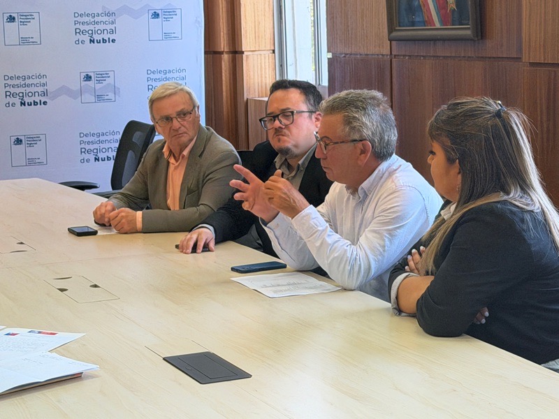 Autoridades regionales revisan planificación para garantizar adecuado funcionamiento de los establecimientos durante elecciones.