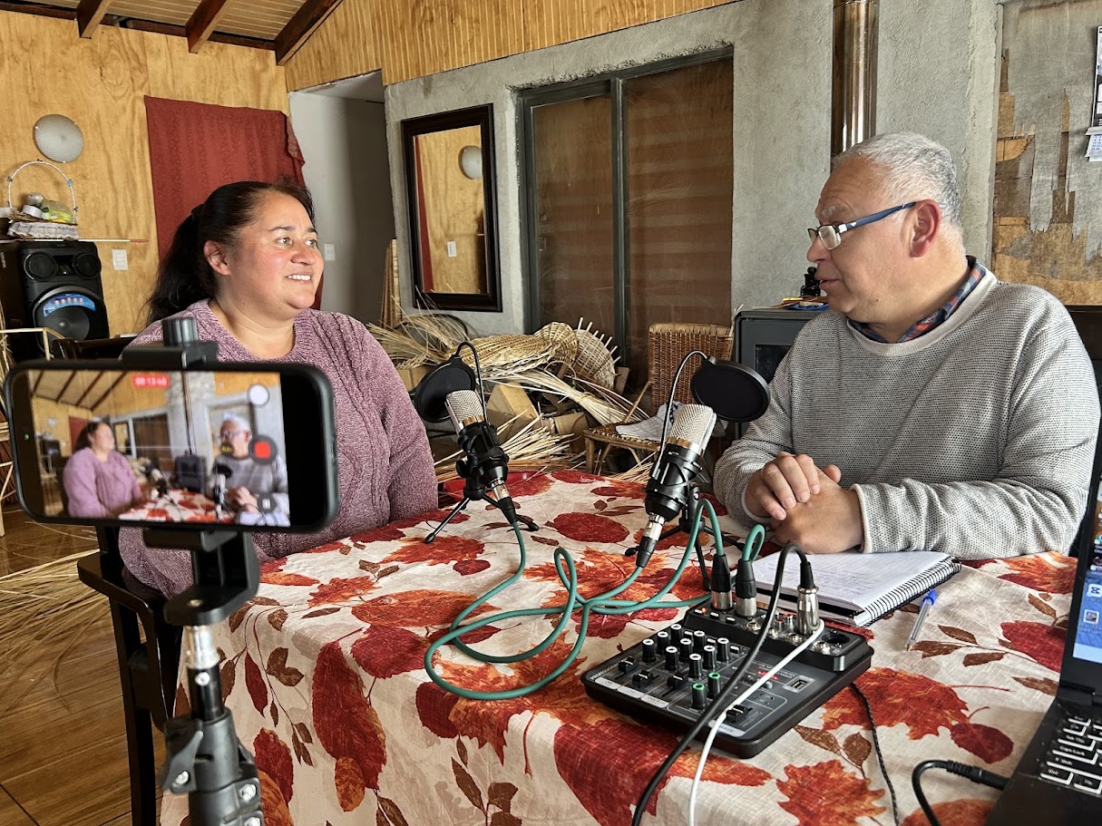 Mónica Galdames: la artesana de Roblería que mantiene vivo el tejido del mimbre en Ñuble