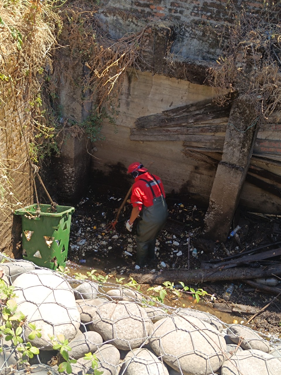 CNR y Gobierno Regional de Ñuble lanzan programa para mejorar la calidad del agua del canal de la Luz