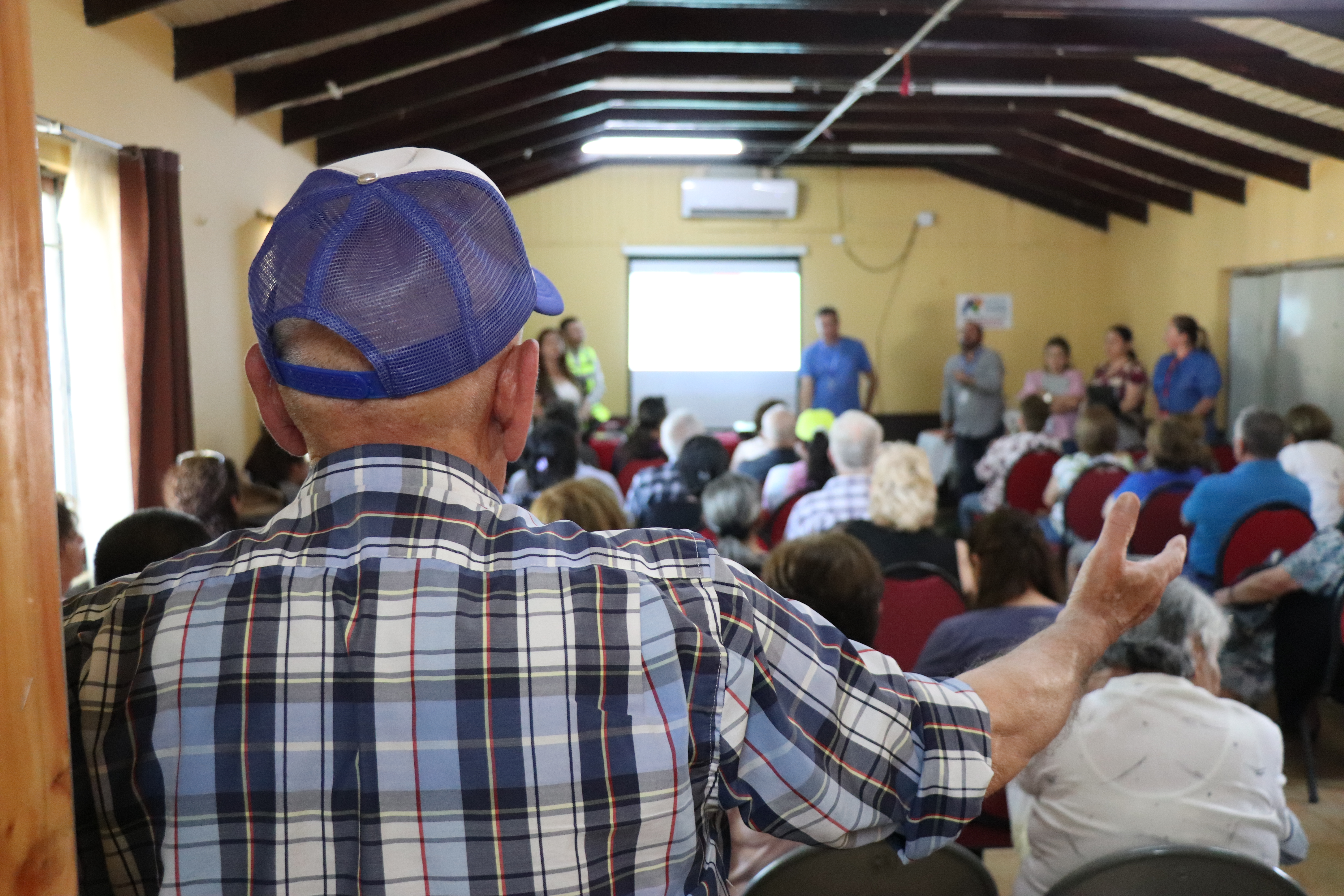 Socializan con vecinos el mejoramiento del Parque Sarita Gajardo